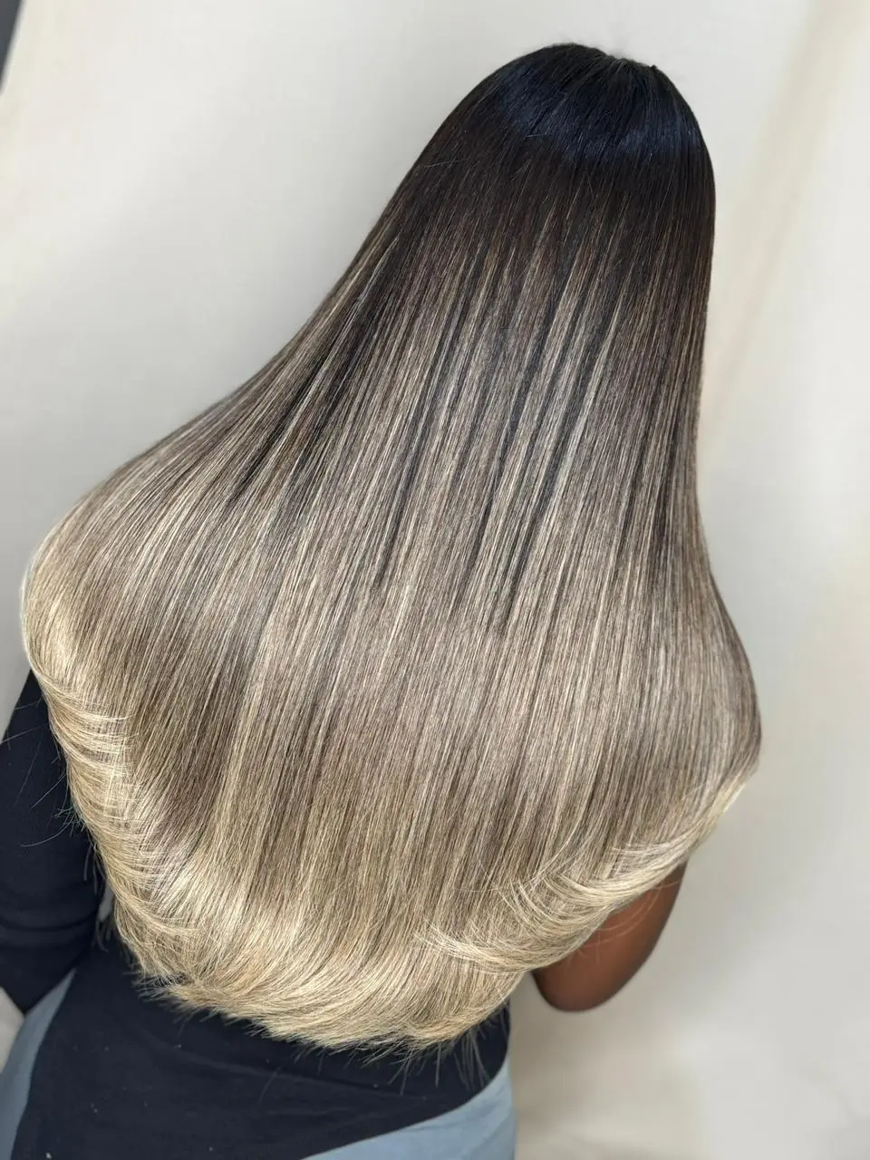 Cabelo humano em tom loiro acinzentado